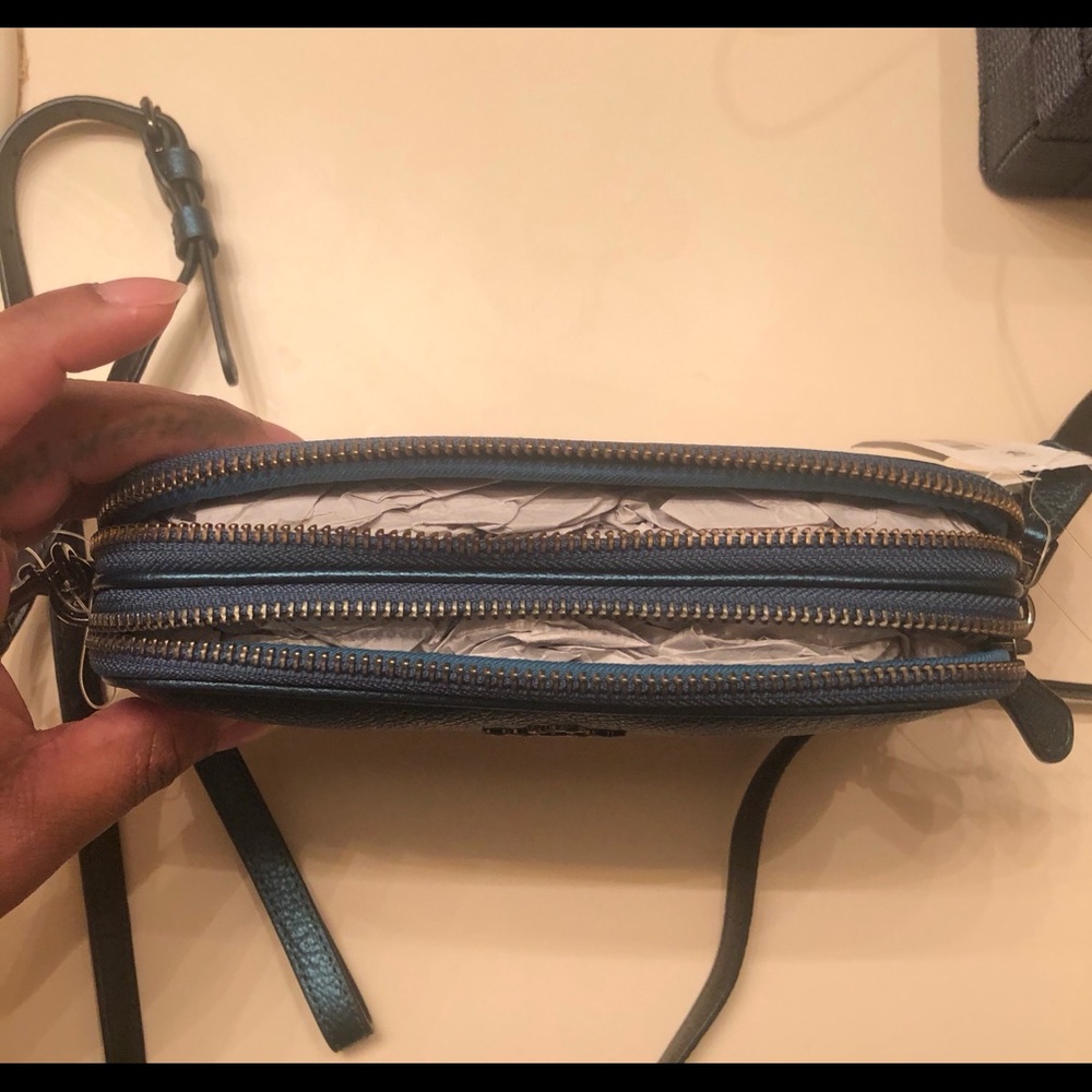 Coach metallic crossbody - Picture 4 of 6
